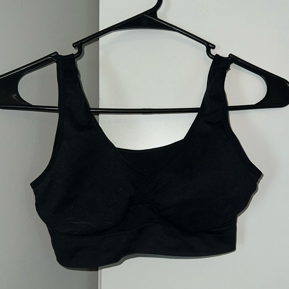 generic black sports bra
